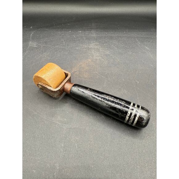 Vintage Hyde No.300 wallpaper seam roller tool - Picture 2 of 8